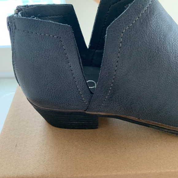 NWOT Dress barn Sugar brand ankle bootie. - Picture 4 of 11